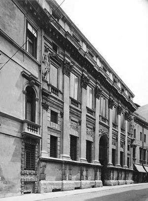 "kolossale orde" (doorlopende pilasters) bij het palazzo valmarana, vicenza, arch. andrea palladio, 1565, www.palazzovalmaranabraga.it
